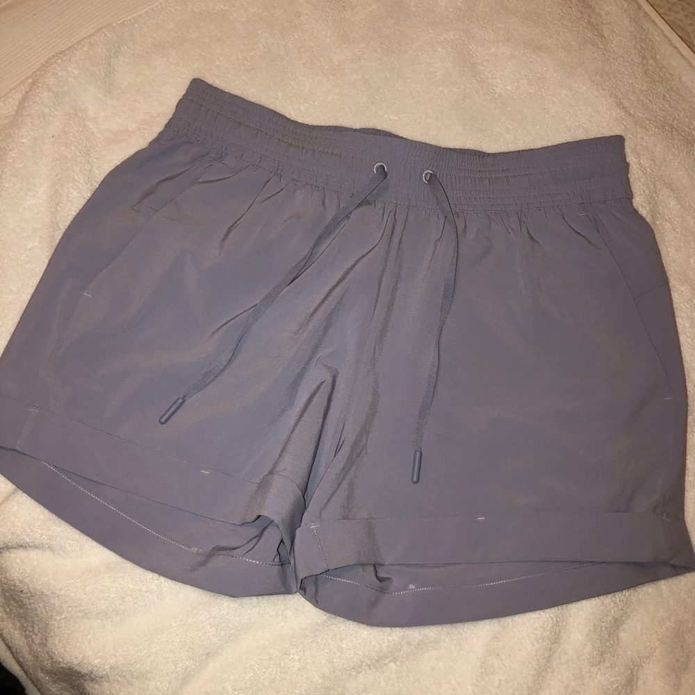 Lululemon size 8 loose fit short